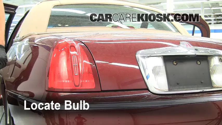 1999 Lincoln Town Car Signature 4.6L V8 Lights